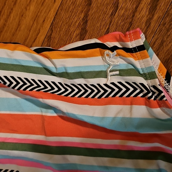 TYR Black and Pink Swimsuit - Picture 2 of 4